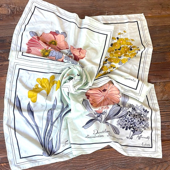 Vintage Accessories - Vintage ECHO floral sulk scarf EUC